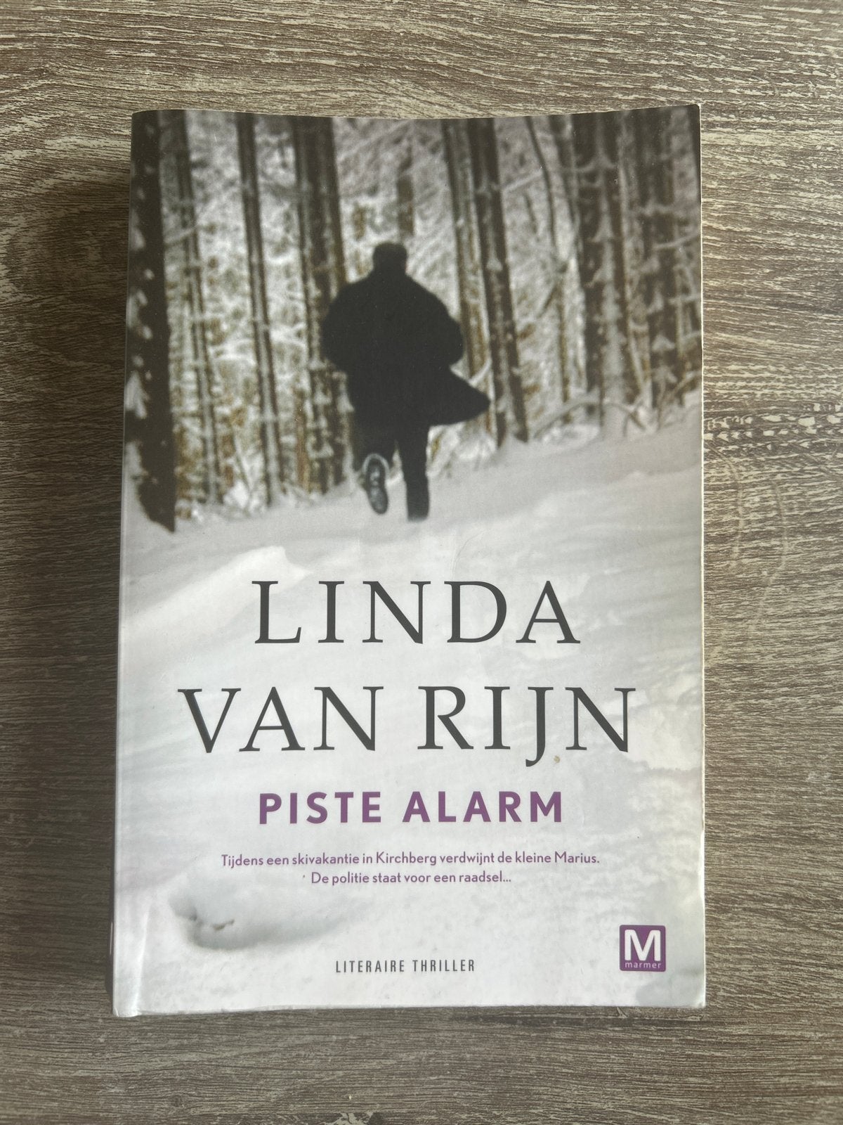 Linda van Rijn - Piste Alarm (Literaire thriller), Ophalen of Verzenden, Zo goed als nieuw