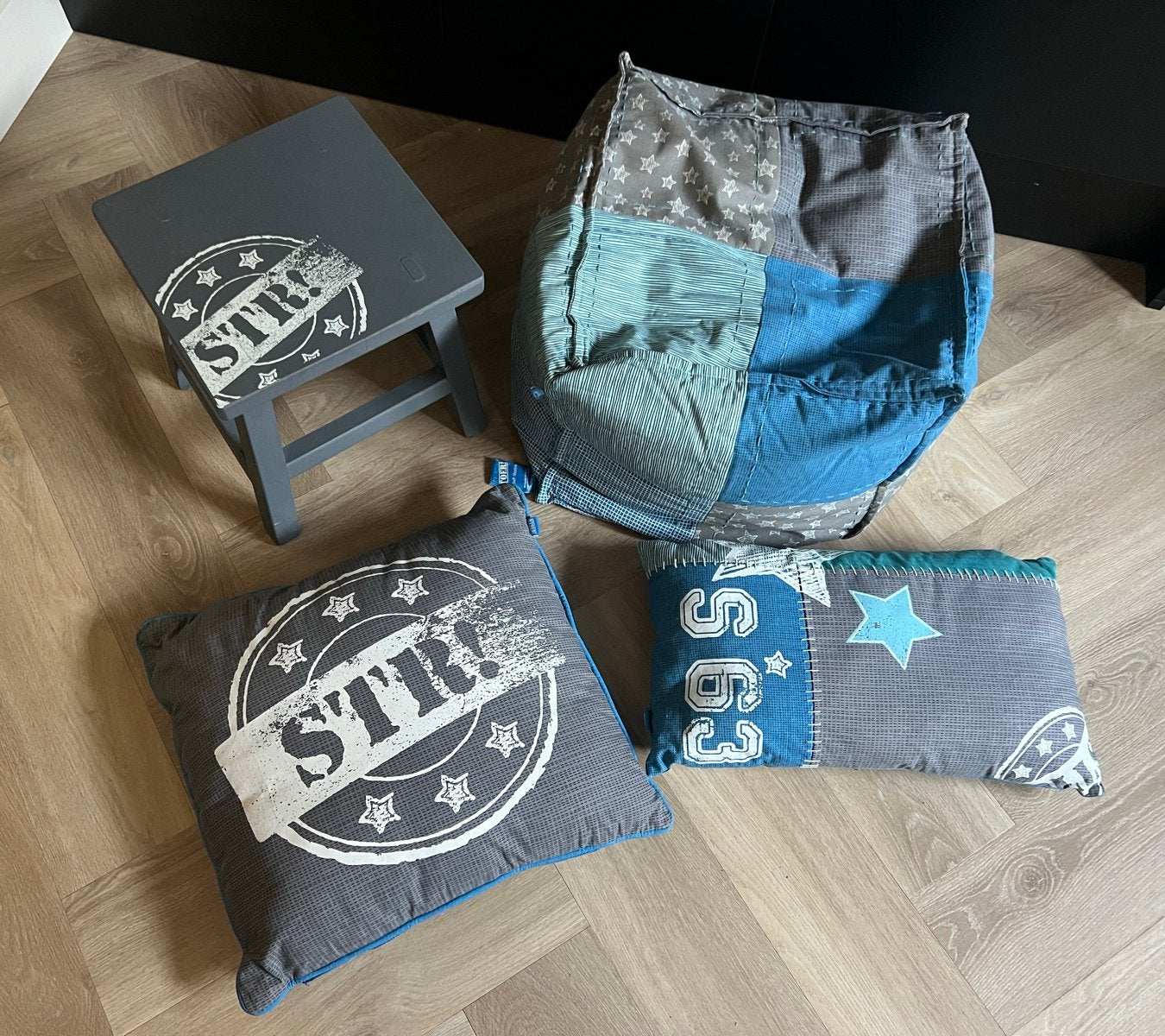 Stoere Lief! Lifestyle zitzak, kussens en krukje voor jongen, Lief! Lifestyle, Kleed of Kussen, Ophalen of Verzenden, Zo goed als nieuw