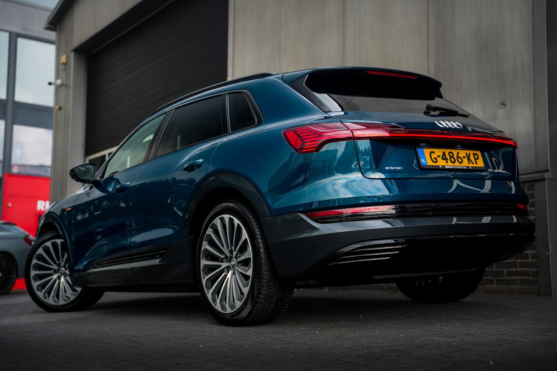 Audi e-tron 55 Quattro 408 pk Advanced 95 kWh Audi-Design /, 131 €/maand, 95 kWh, Blauw, 360 pk