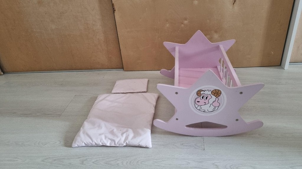 Roze poppenbed (ook geschikt voor babyborn), Ophalen of Verzenden, Gebruikt, Overige typen