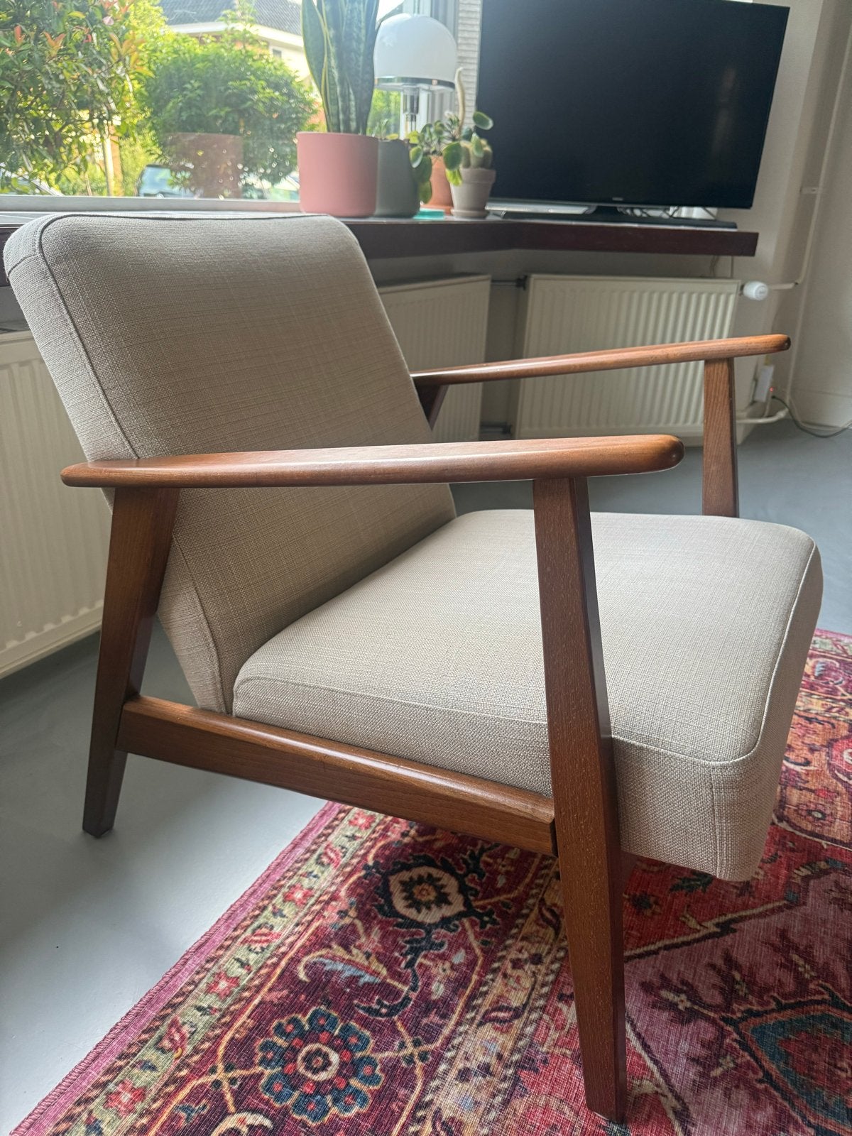 IKEA EKENÄSET fauteuil beige met bruin houten frame, Huis en Inrichting, Fauteuils, Ophalen, Gebruikt, 75 tot 100 cm, Vintage/scandinavisch