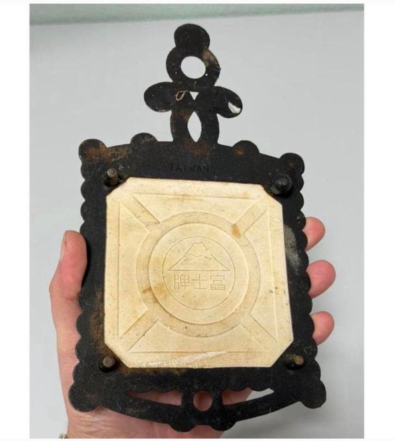 Vintage gietijzeren onderzetter keramische tegel 24 x 13 cm, Antiek en Kunst, Ophalen of Verzenden