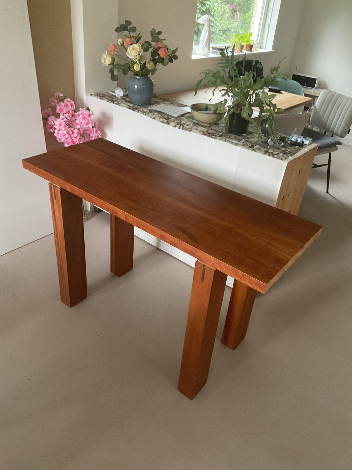 Side tabel notenhout, Huis en Inrichting, Tafels | Sidetables, Ophalen, 100 tot 150 cm, Zo goed als nieuw, Rechthoekig