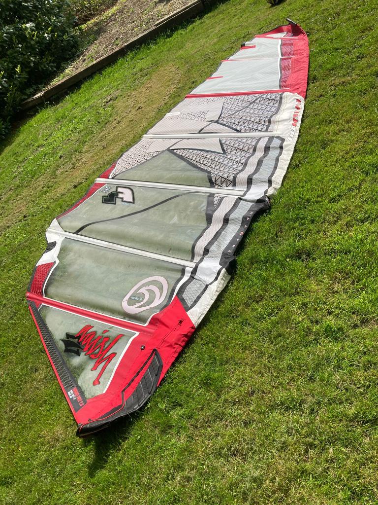 Naish Grand Prix 7.0 – freerace zeil, Ophalen, Naish, Met draagtas, 6.5 m² tot 8 m²