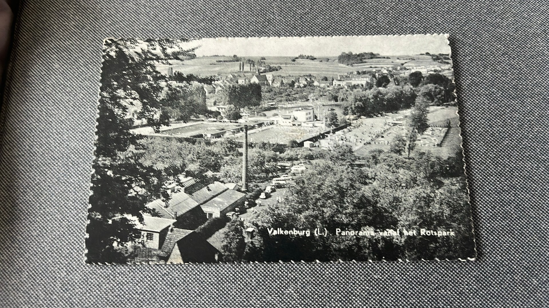 Valkenburg panorama met fabriek bier brouwerij de Leeuw, Ophalen of Verzenden, 1960 tot 1980, Gelopen, Limburg