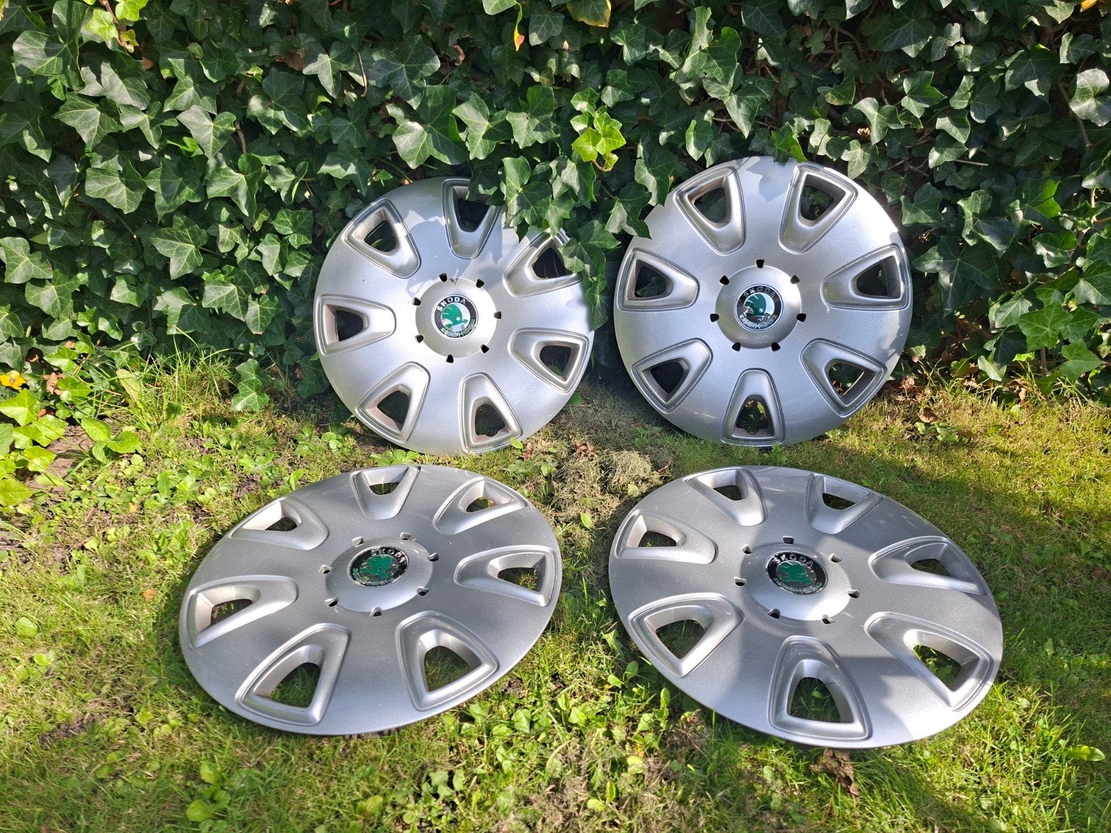 Set van 4 originele Skoda 16 inch wieldoppen, Auto diversen, Ophalen of Verzenden, Gebruikt
