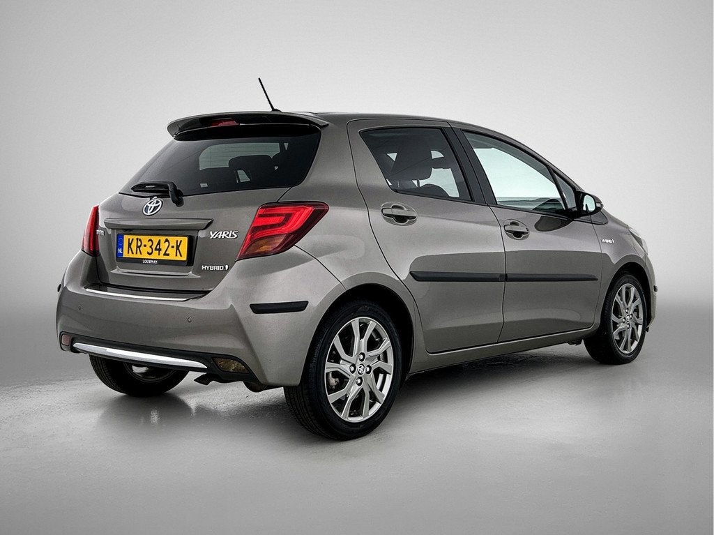 Toyota Yaris 1.5 Hybrid Dynamic | Dealer onderhouden | Panor, 12 maanden, Gebruikt, 4 cilinders, 1070 kg