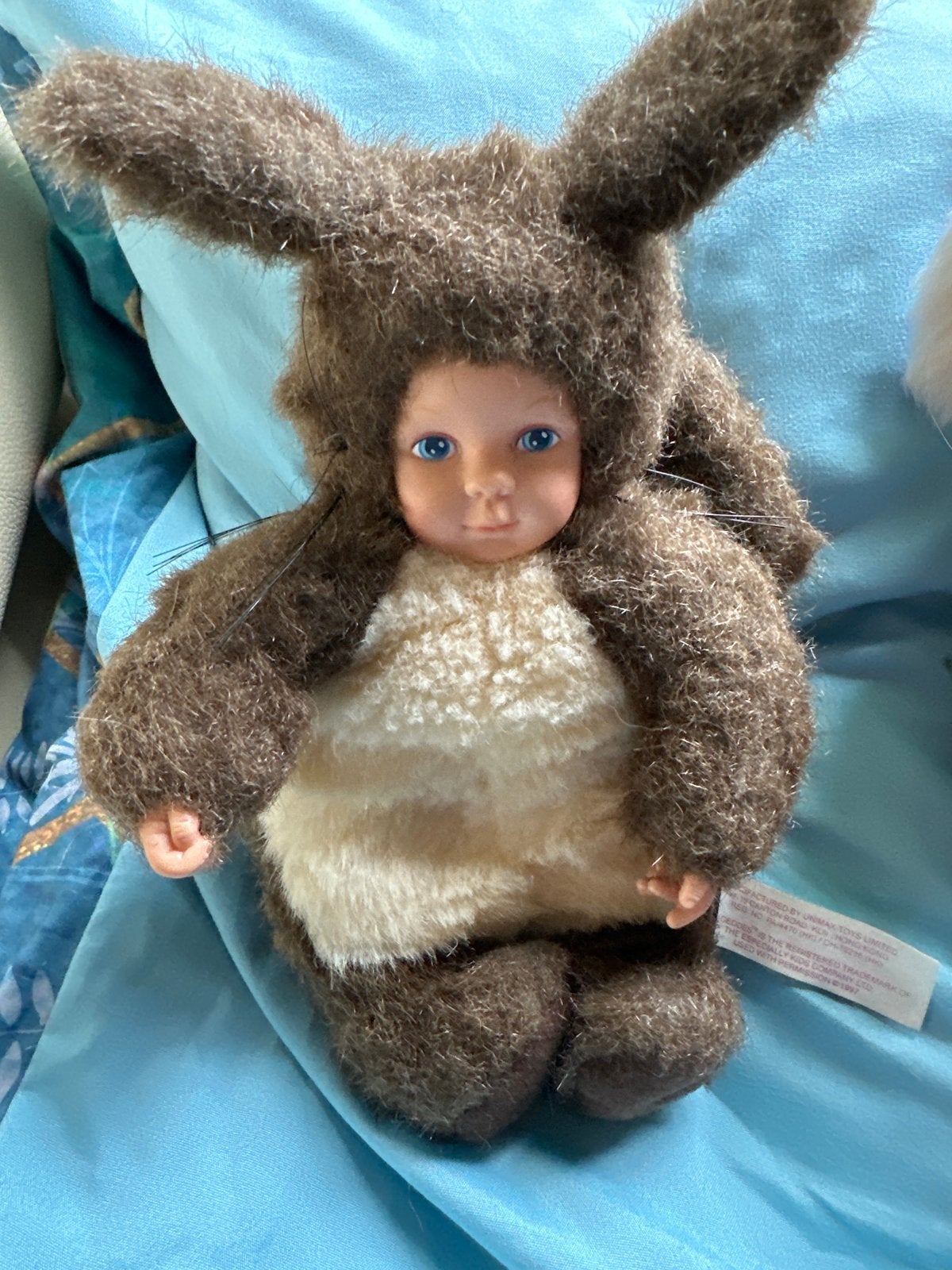 2x Anne Geddes babypoppen in dierepakjes konijn en eekhoorn, Ophalen, Gebruikt, Babypop