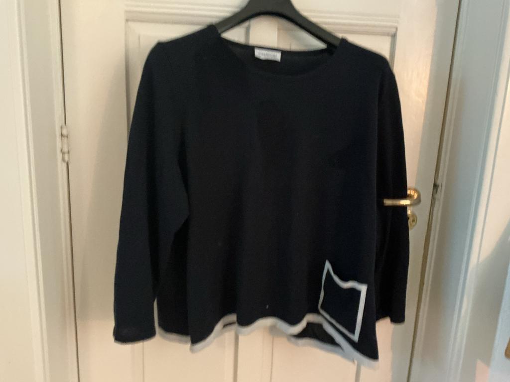Chic Zwarte Chalou Trui met Witte Details - Maat M, Kleding | Dames, Ophalen of Verzenden, Zo goed als nieuw, Maat 38/40 (M), Zwart