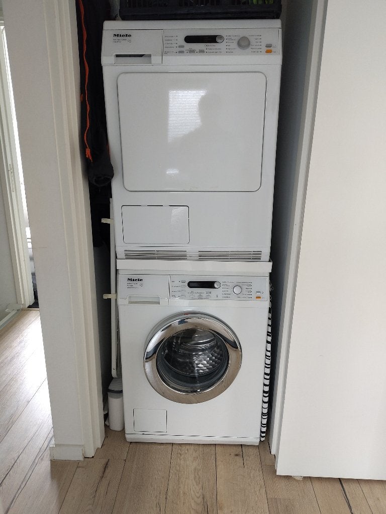 Miele wasmachine en droger in uitstekende staat, Ophalen, 6 tot 8 kg, Energieklasse A of zuiniger, Voorlader