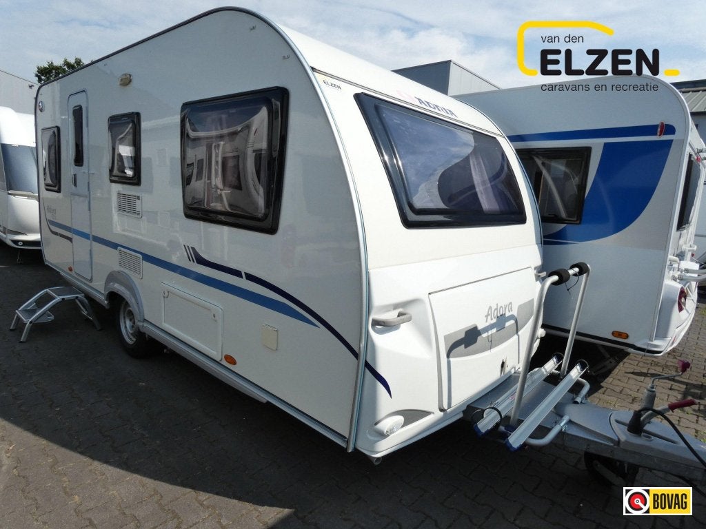 Adria Adora 472 LU Mover, voortent, fietsdr., Caravans en Kamperen, Caravans, Rondzit, Schokbreker, Bedrijf, 750 - 1000 kg