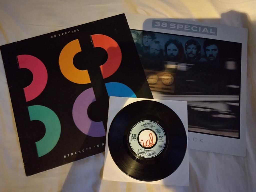 2 LP's + 1 Single 38 Special. In uitstekende staat., 1980 - 1989, Ophalen of Verzenden, Zo goed als nieuw, Poprock