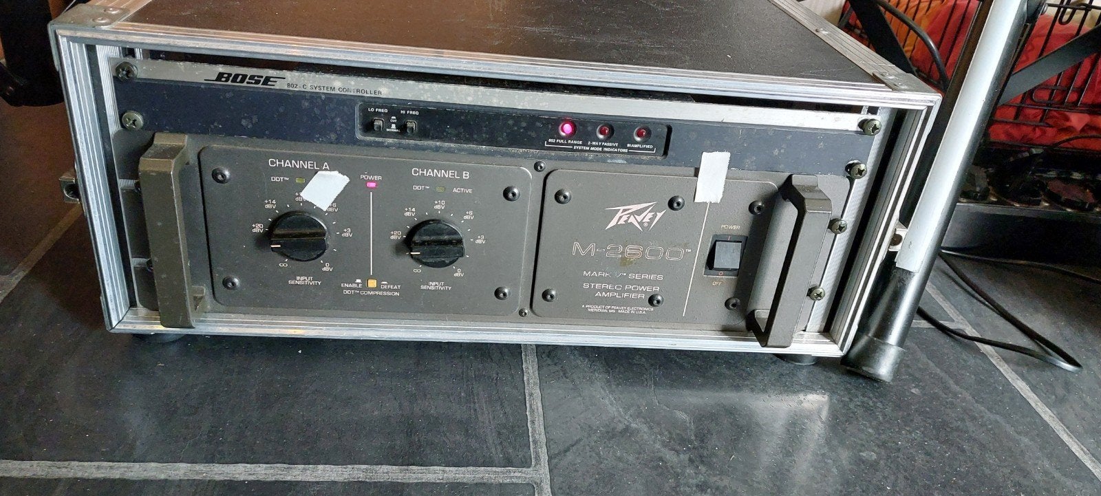 Peavey M-2600 Stereo Eindversterker, Ophalen, Zo goed als nieuw, Gitaar, 100 watt of meer