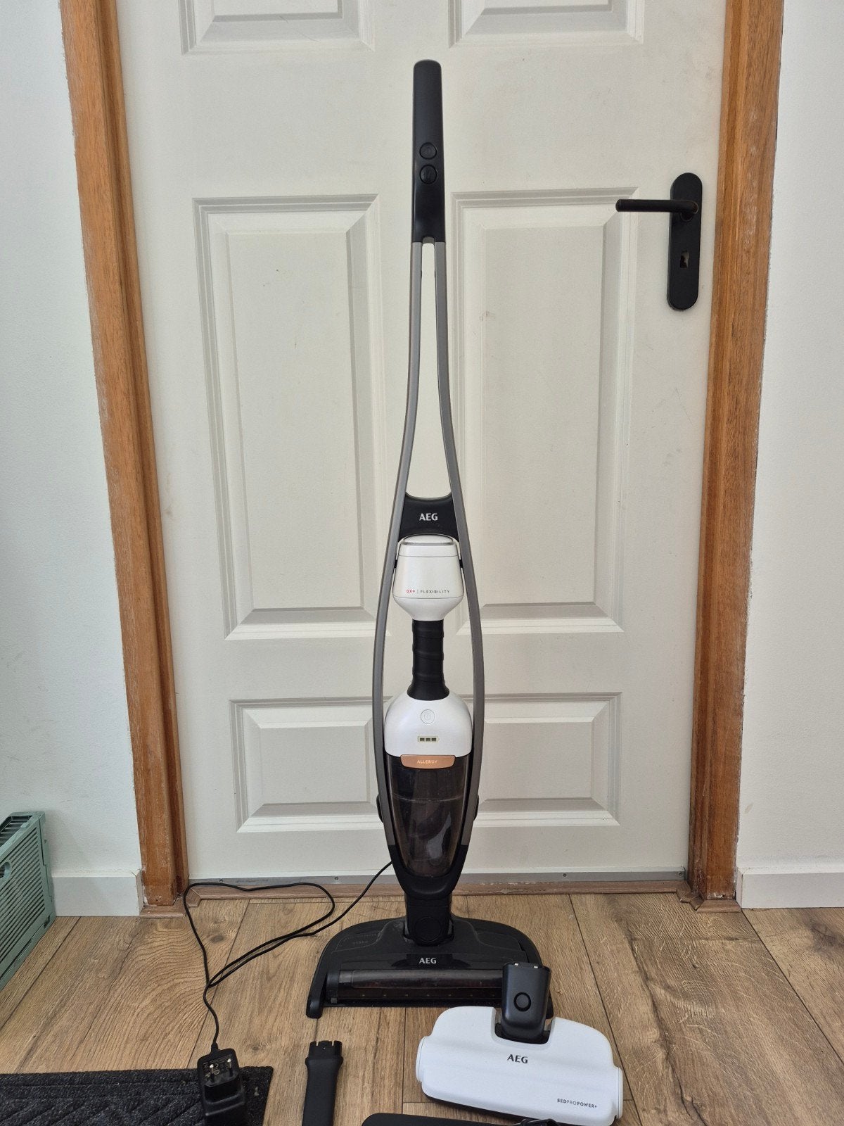 AEG QX9 flexibility steelstofzuiger, Ophalen