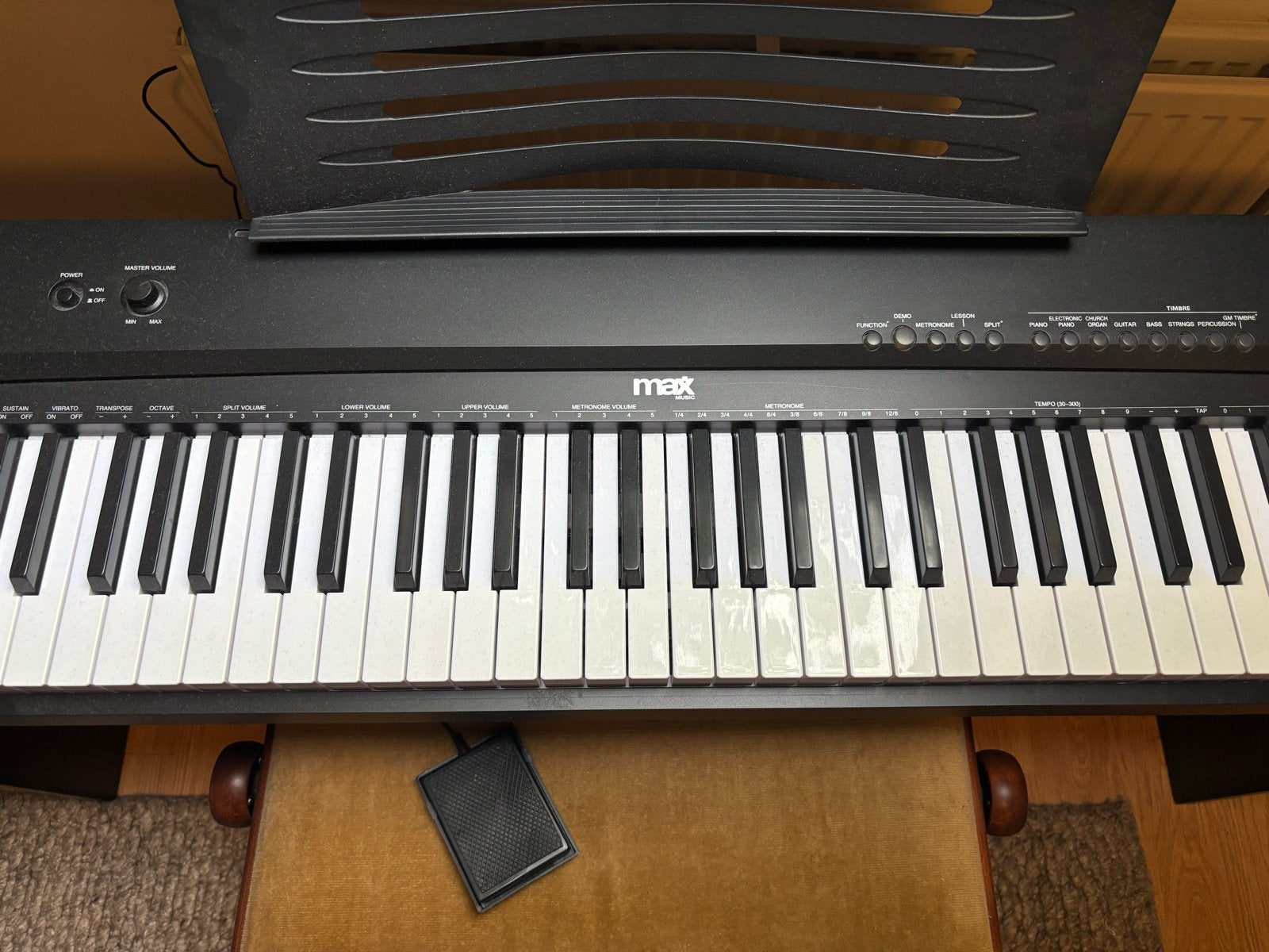 Max digitale piano met pedaal, kruk en onderstel, Ophalen, Zwart, Digitaal, Zo goed als nieuw