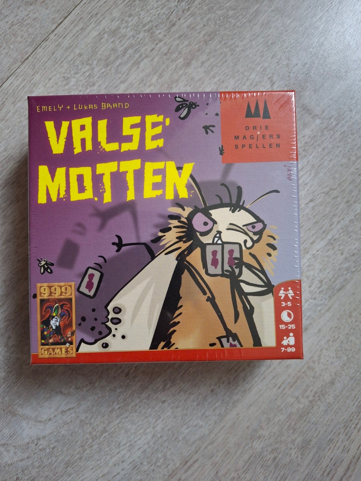 Vals Motten Kaartspel - Nieuw in Verpakking, Drie of vier spelers, Ophalen of Verzenden, Nieuw, 999 Games