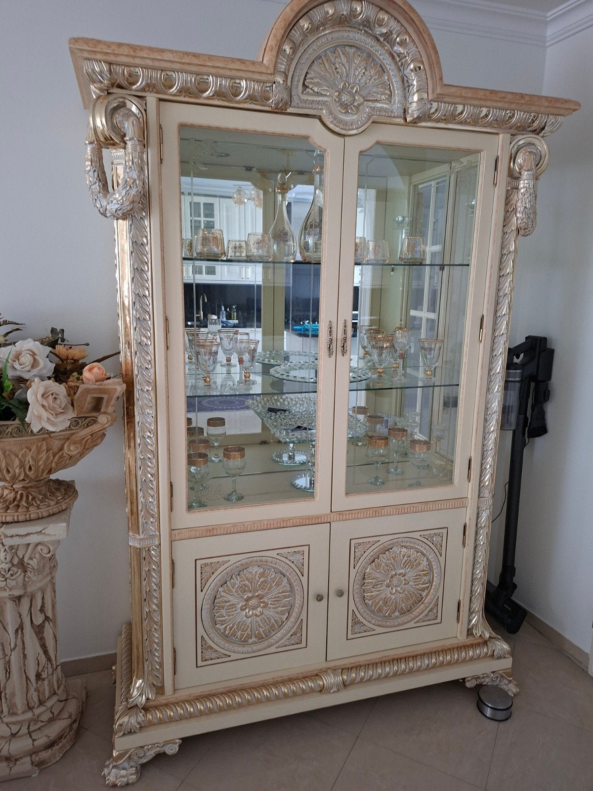 Luxe vitrinekast en dressoir set, Met deur(en), Glas, Ophalen of Verzenden, Zo goed als nieuw