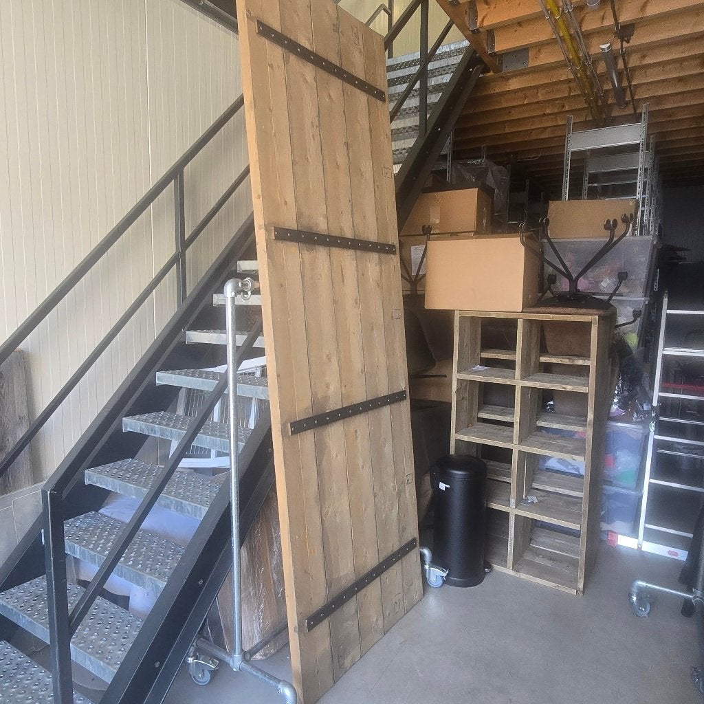 TE KOOP  2 x robuuste tafel, Industrial look, Ophalen, 200 cm of meer, Zo goed als nieuw, Vijf personen of meer