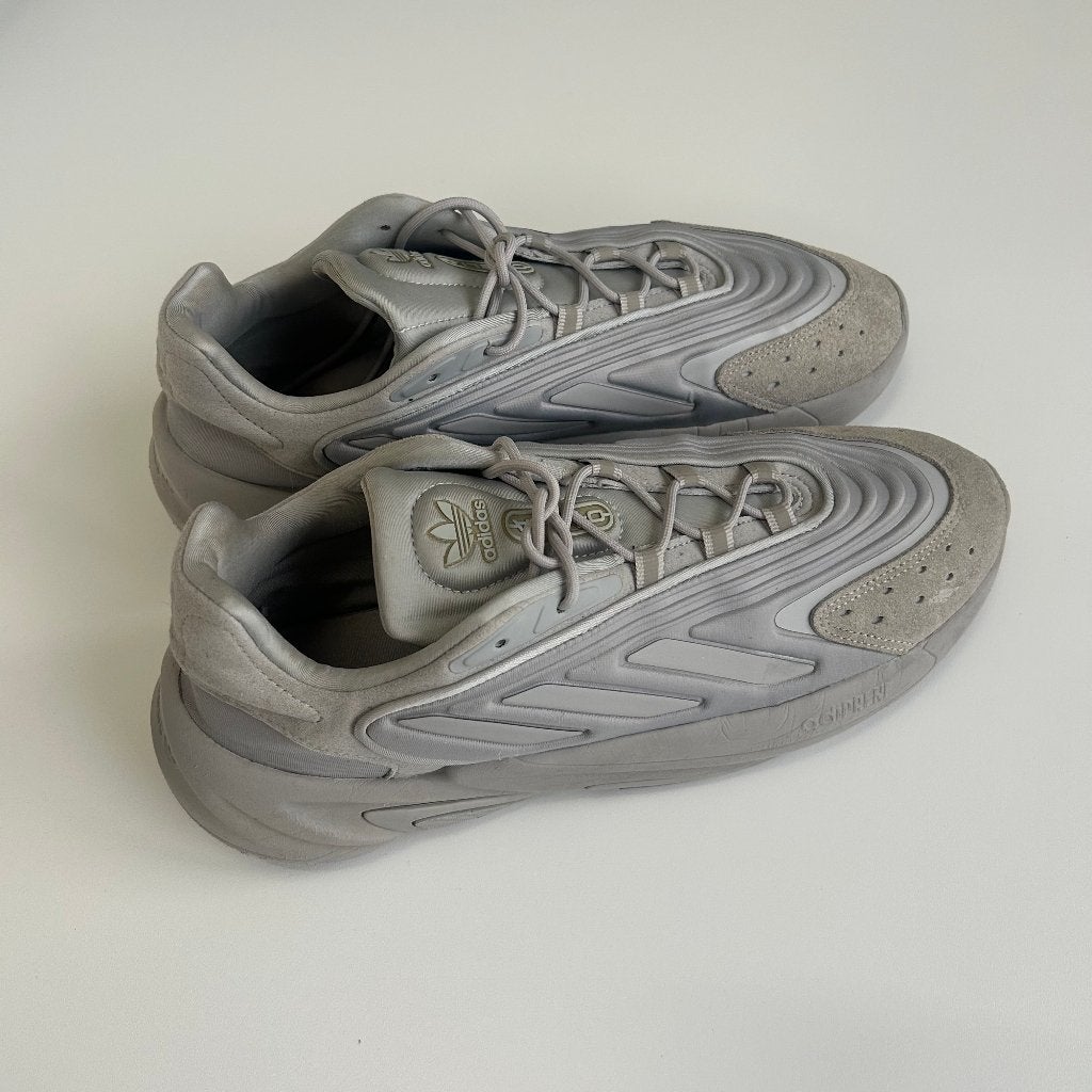 Sneaker grijs Adidas maat 44,5, Overige kleuren, Ophalen of Verzenden, Adidas, Sneakers of Gympen