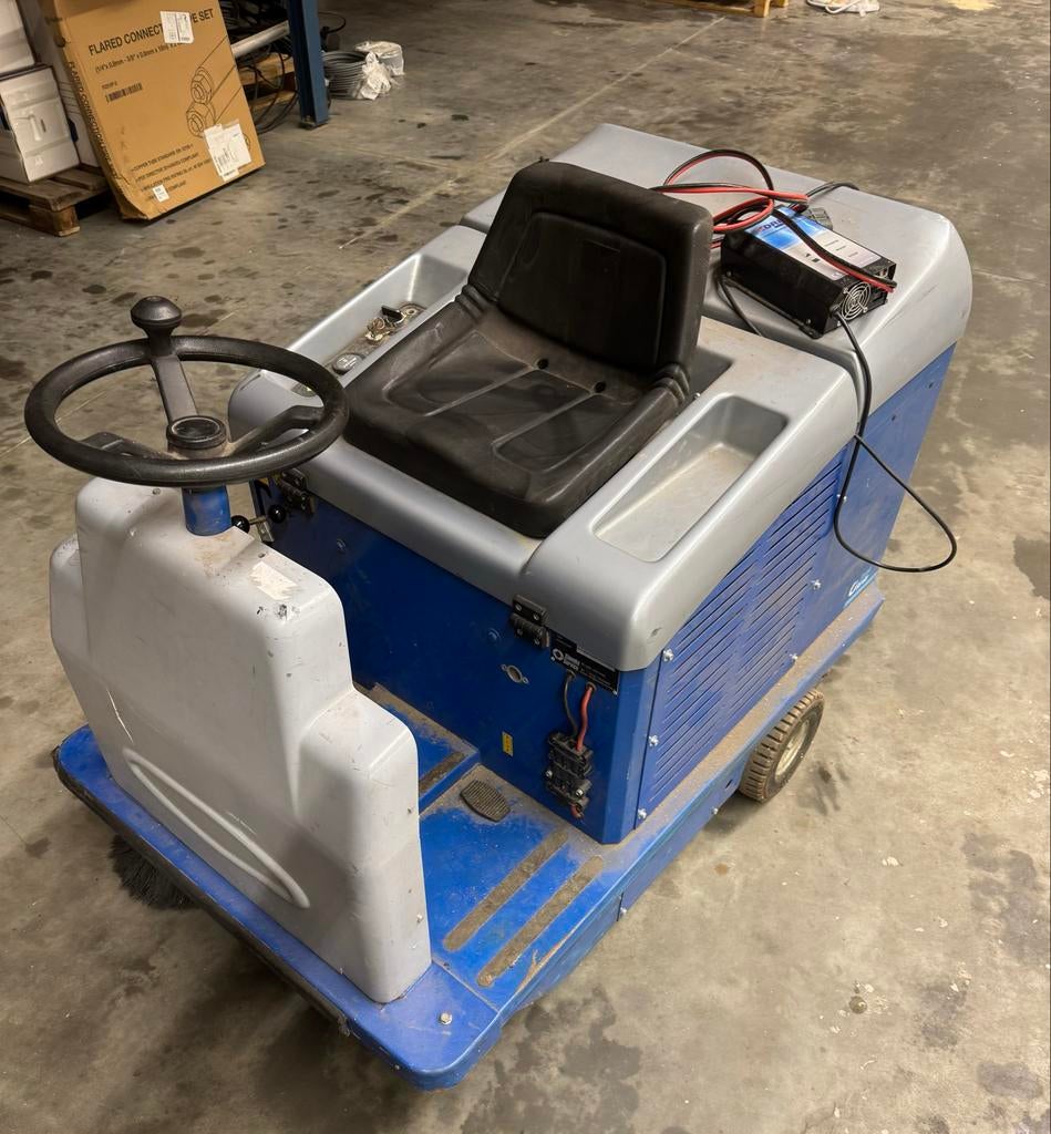Professionele Veegmachine - Steenko Service met nieuwe accu, Ophalen, Gebruikt
