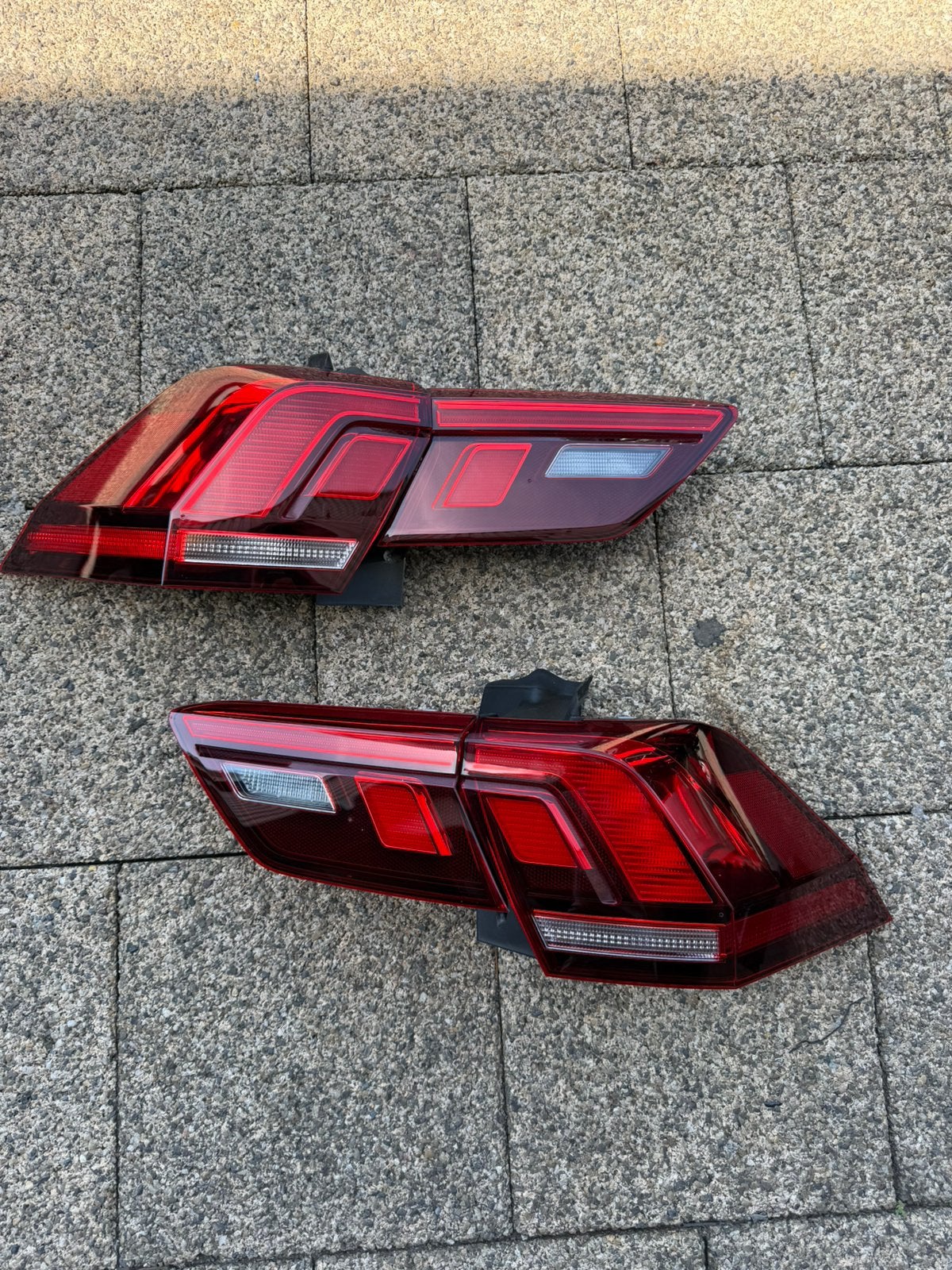 Achterlichten set origineel VW Tiguan compleet (Hella), Auto-onderdelen, Verlichting, Ophalen of Verzenden, Gebruikt