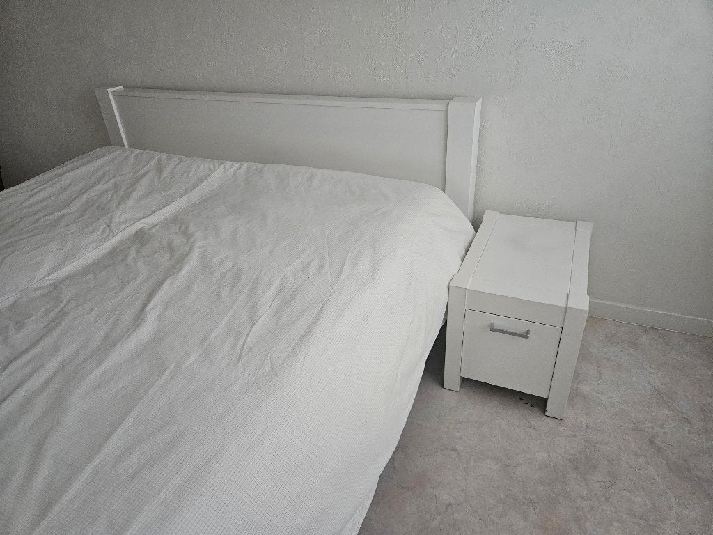 Tweepersoonsbed met nachtkastjes, Ophalen, Gebruikt, Wit, Tweepersoons