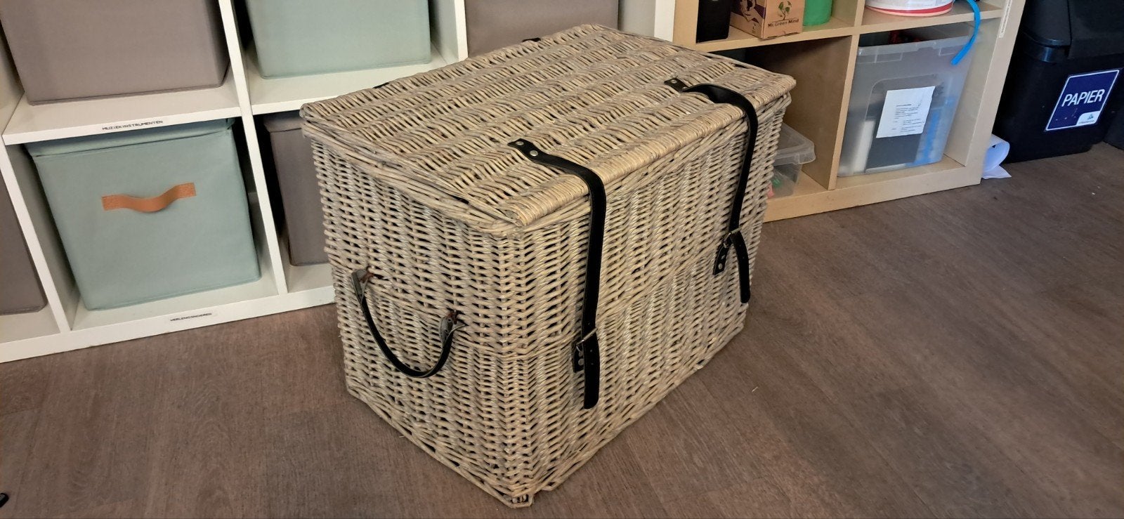 grote rotan opbergmand, Ophalen