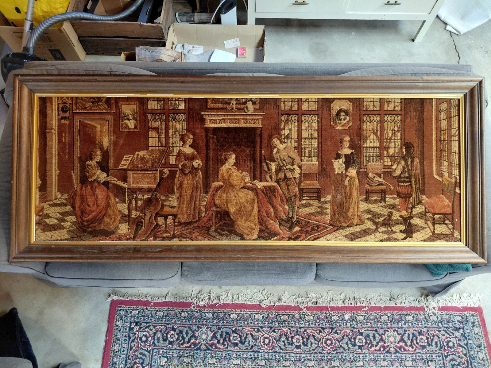 Bijzonder fraai wandtapijt in houtenLijst. 182  72 cm., Ophalen