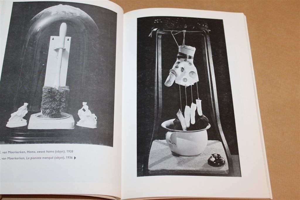 De Schone Zakdoek — Surrealistisch Tijdschrift 1941-1944, Ophalen of Verzenden, Gelezen, Muziek, Film of Tv