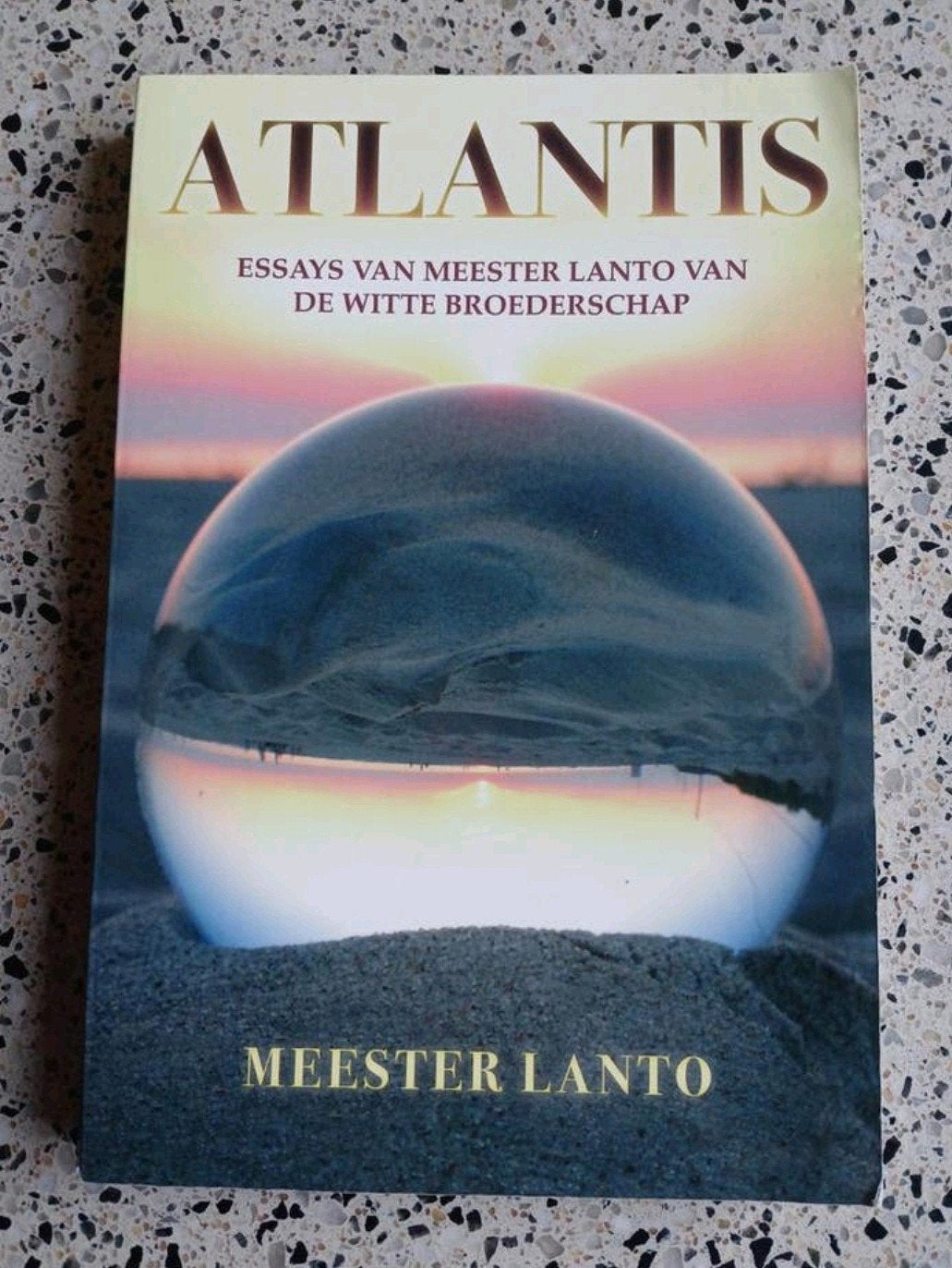 Atlantis: Essays van Meester Lanto VASTE PRIJS, Ophalen of Verzenden, Zo goed als nieuw