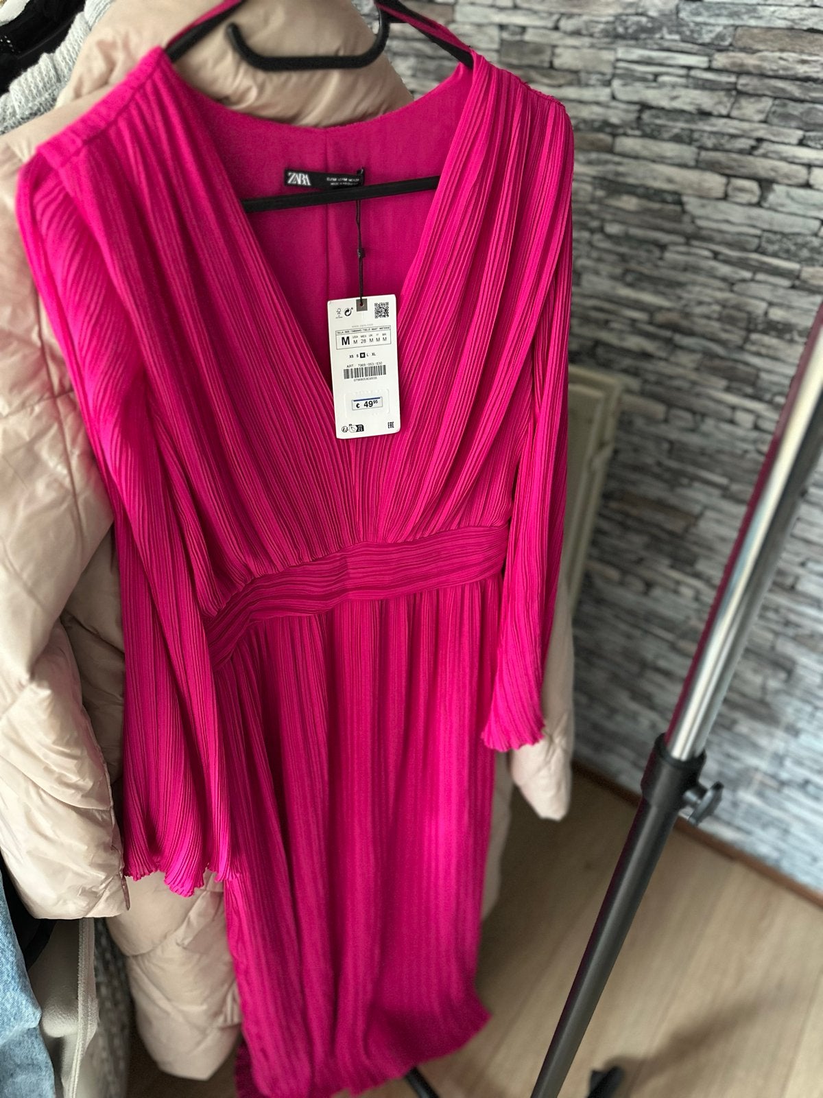 Zara Fuchsia Plissé Jurk Maat M, Kleding | Dames, Nieuw, Roze, Onder de knie, Ophalen