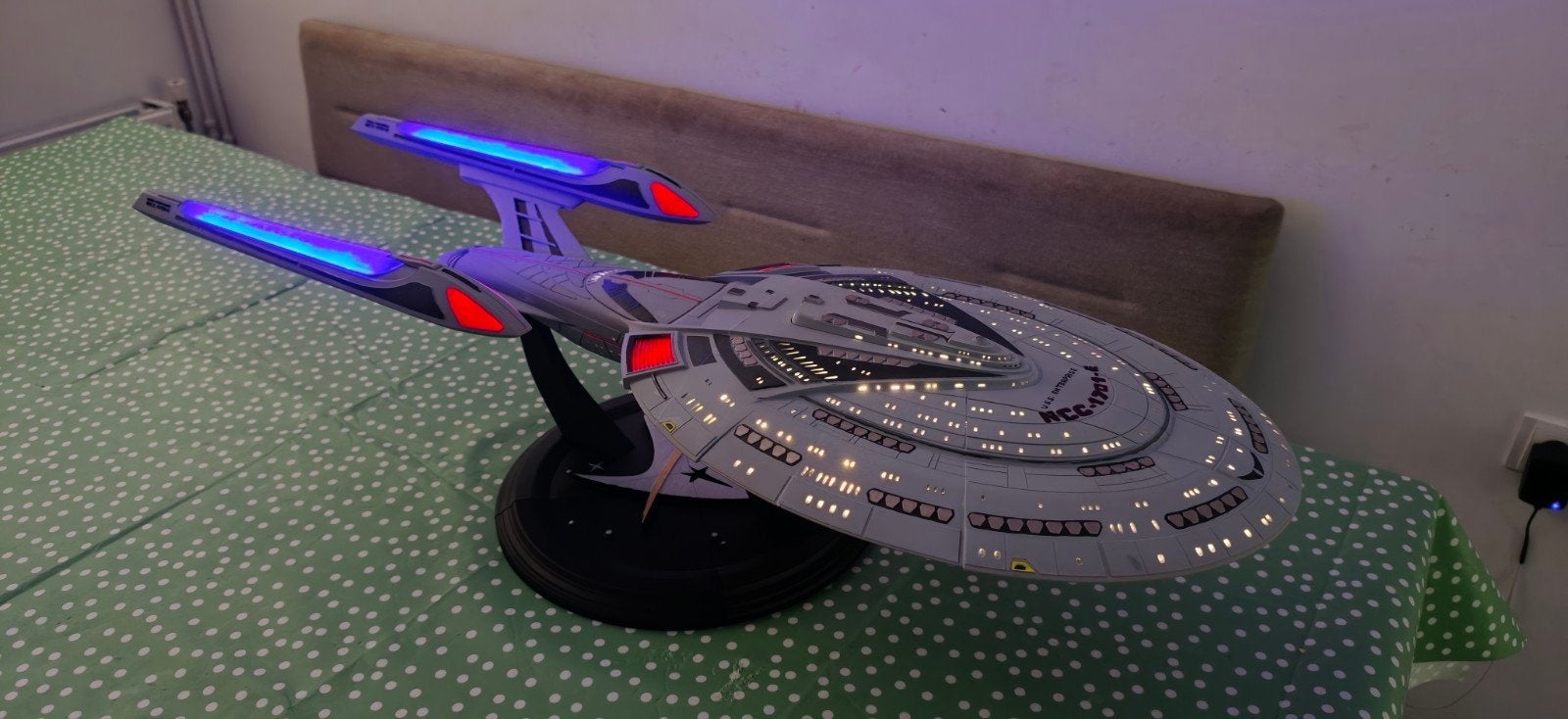 USS Enterprise NCC-1701-E Model met Verlichting (98cm!), Ophalen, Zo goed als nieuw