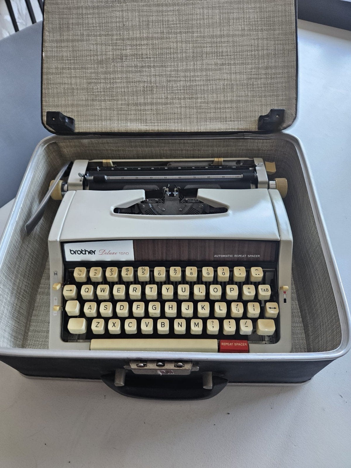 Brother typemachine, Ophalen