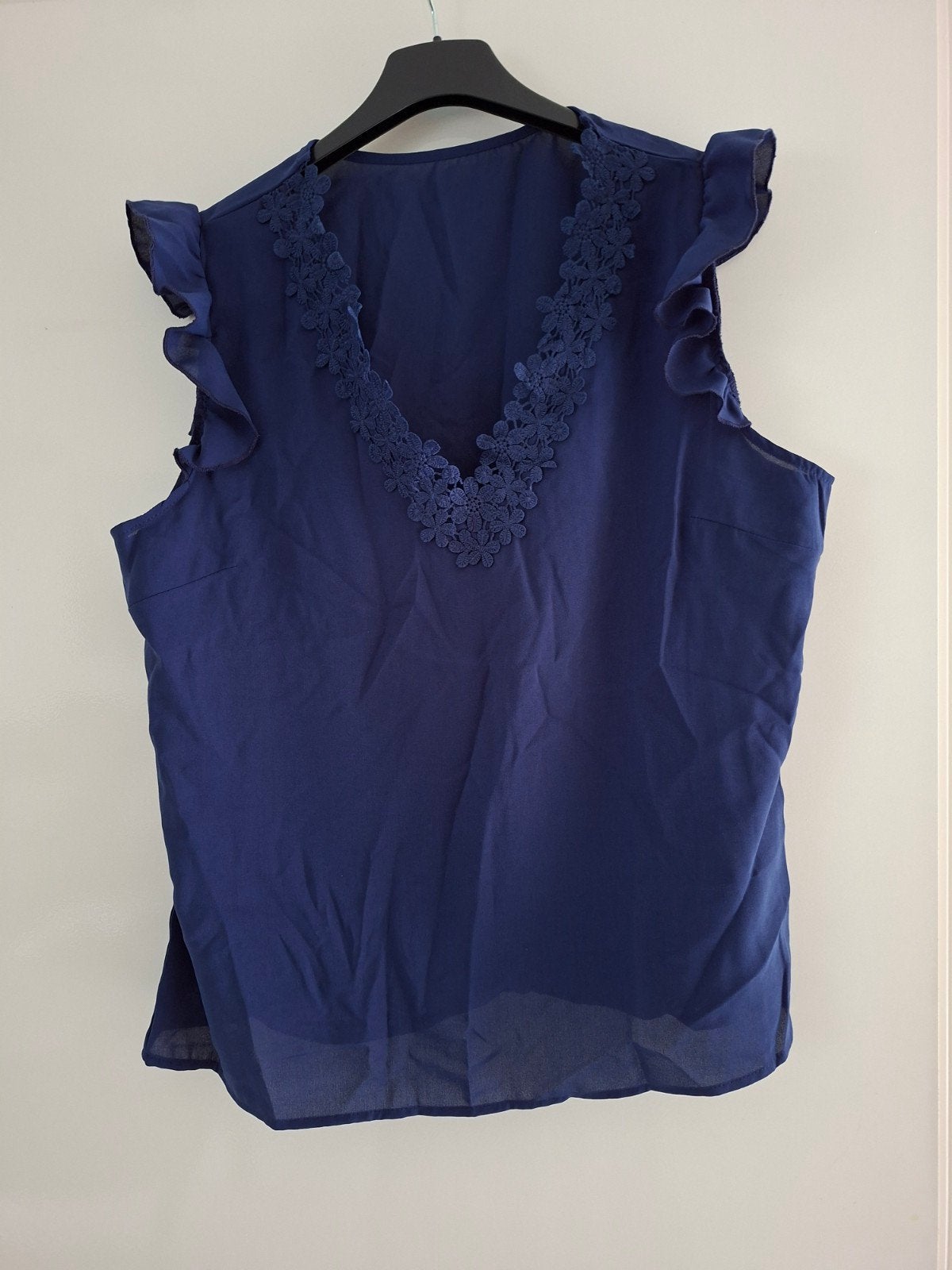 Mooie donkerblauwe top met kanten details, maat XL, Kleding | Dames, Tops, Blauw, Maat 46/48 (XL) of groter, Nieuw, Ophalen of Verzenden