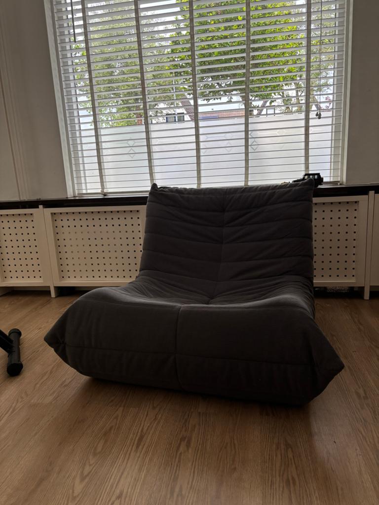 Comfortabele grijze vloerstoel - Togo look-a-like, Huis en Inrichting, Stoelen, Ophalen, Gebruikt, Eén, Stof