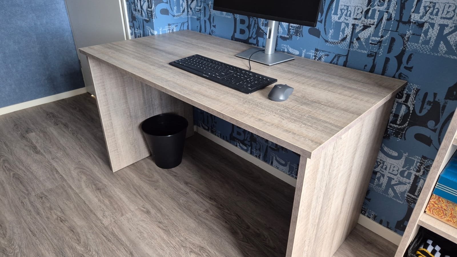 Modern bureau - houtlook, Ophalen, Gebruikt, Spaanplaat of MDF, Grijs