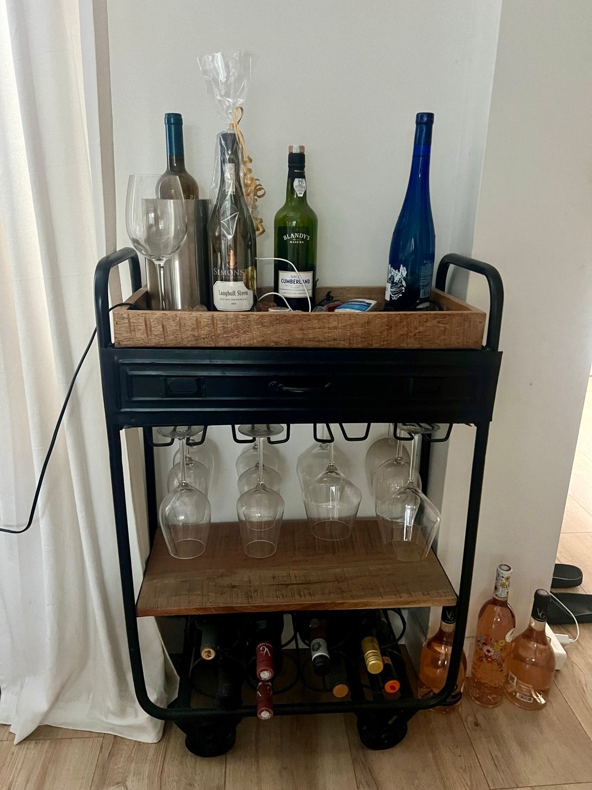 Zwarte Bar Trolley met houten dienblaf en rekjes voor glazen, Ophalen, Zo goed als nieuw
