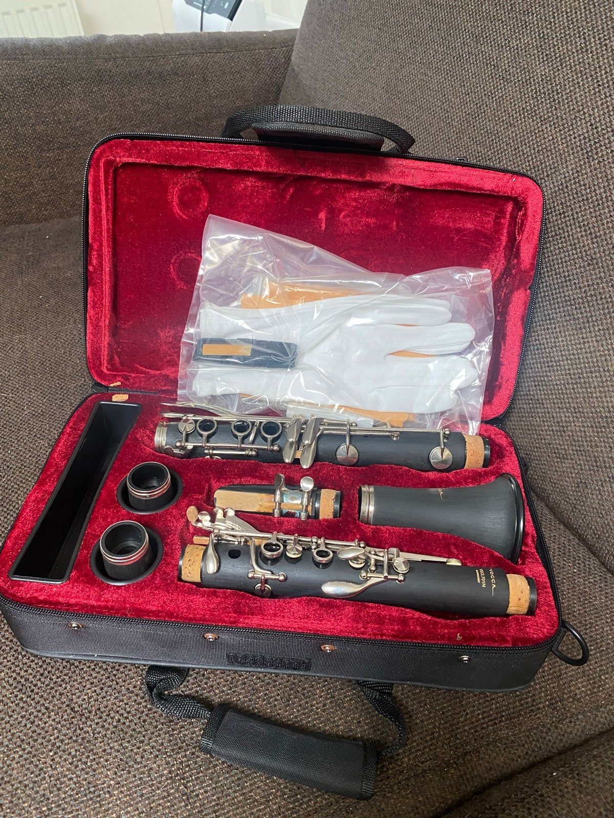 Vogga Bes-klarinet met koffer - Zo goed als nieuw, Muziek en Instrumenten, Bes-klarinet, Kunststof, Ophalen of Verzenden, Zo goed als nieuw