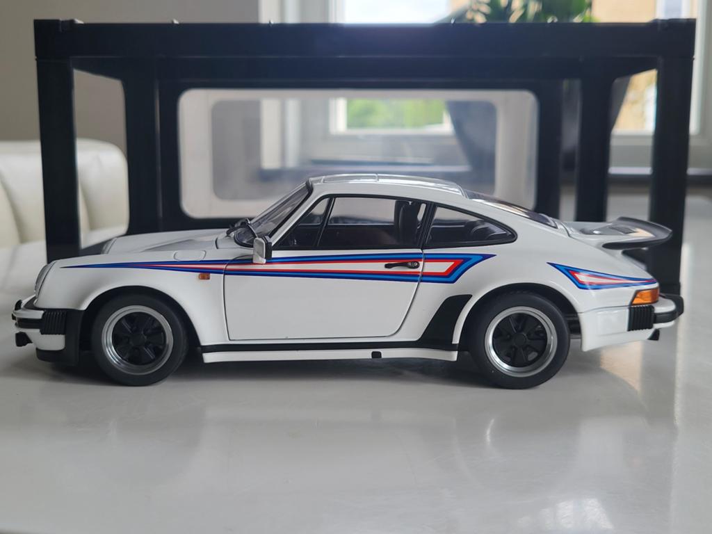 1:18 AutoArt Porsche 911 (930) Turbo 3.0 Martini Striping, Hobby en Vrije tijd, Modelauto's | 1:18, BBR, Auto, Autoart, Ophalen of Verzenden