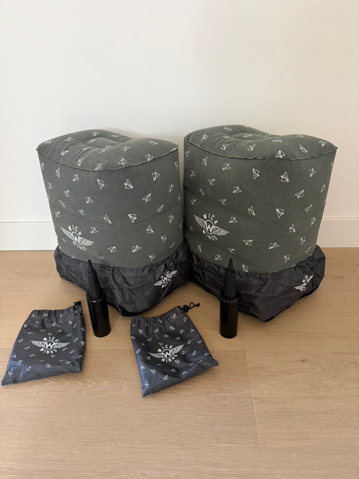2 x Wick Wings - Wick Air Vliegtuigbedje, Ophalen of Verzenden, Zo goed als nieuw