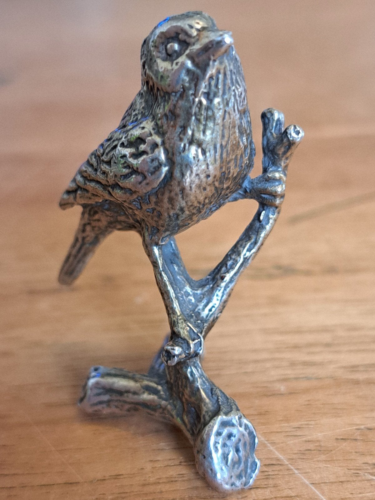 Massief zilveren miniatuur Vogeltje op tak H.H., Antiek en Kunst, Antiek | Goud en Zilver, Ophalen of Verzenden, Zilver