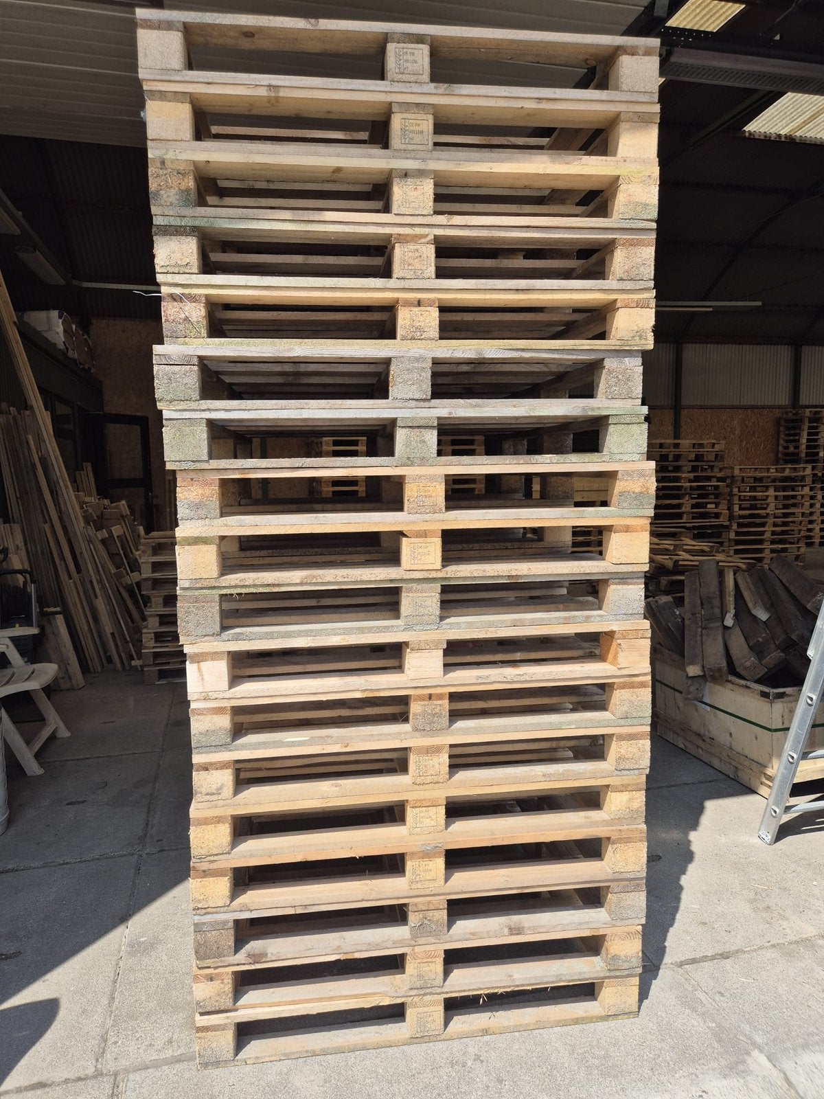 Stevige pallets 120x120 droog en direct inzetbaar, Ophalen, Zo goed als nieuw, Pallet, Minder dan 200 cm