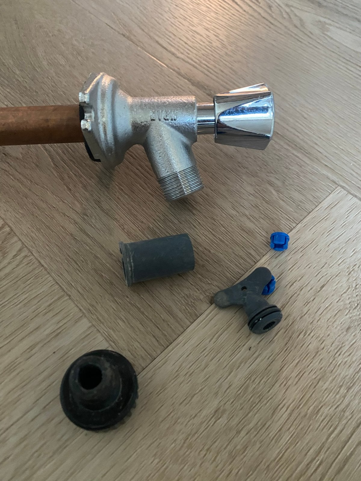 Vorstvrije buitenkraan met koperen leiding, Ophalen, Nieuw