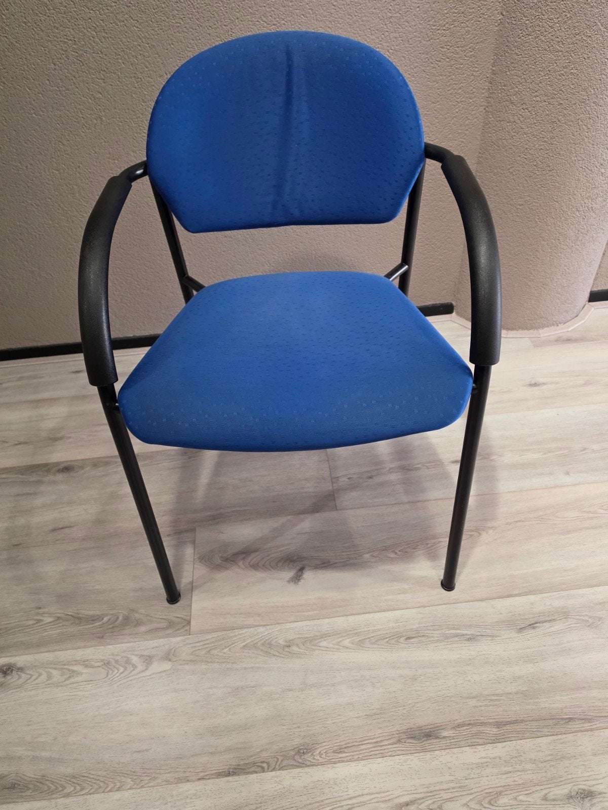 2 stuks comfortabele blauwe stoel met armleuningen, Huis en Inrichting, Stoelen, Ophalen, Gebruikt, Blauw, Modern kantoor
