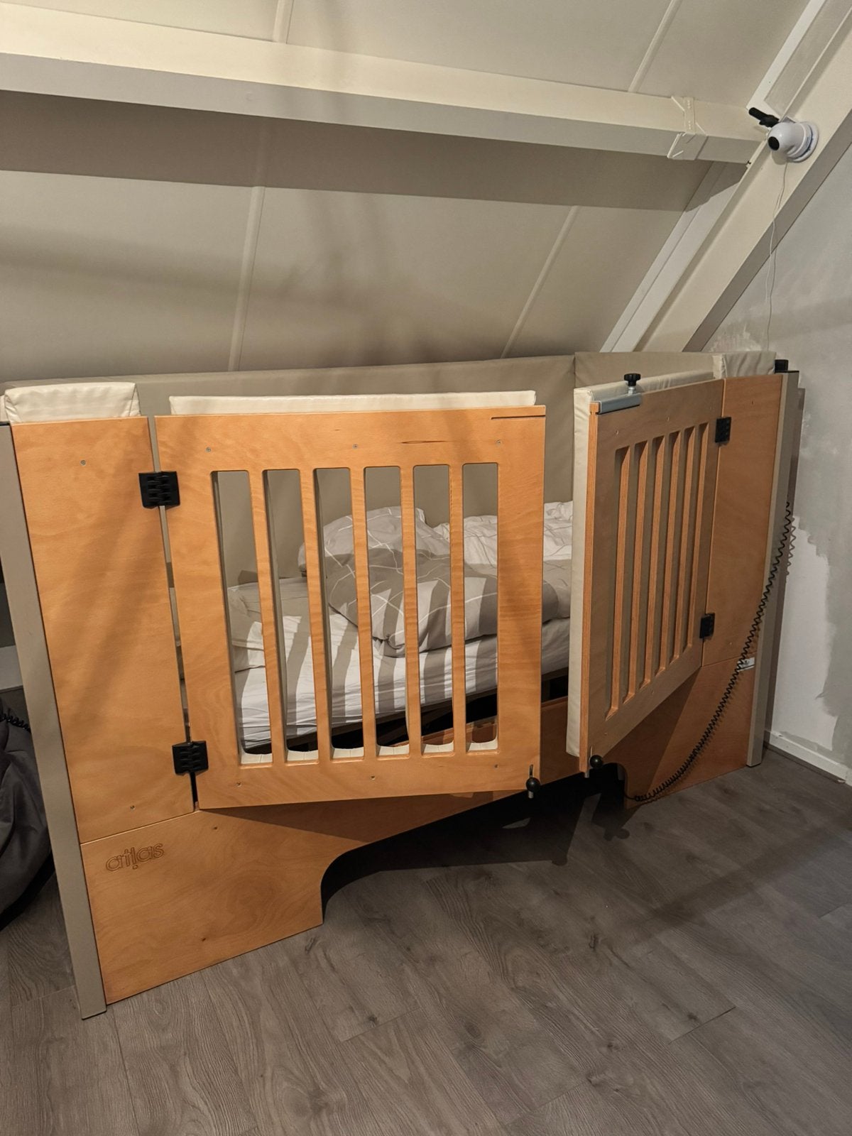 Zorgbed electrisch Atlas Kidtech Zeeland, Diversen, Ophalen, Gebruikt