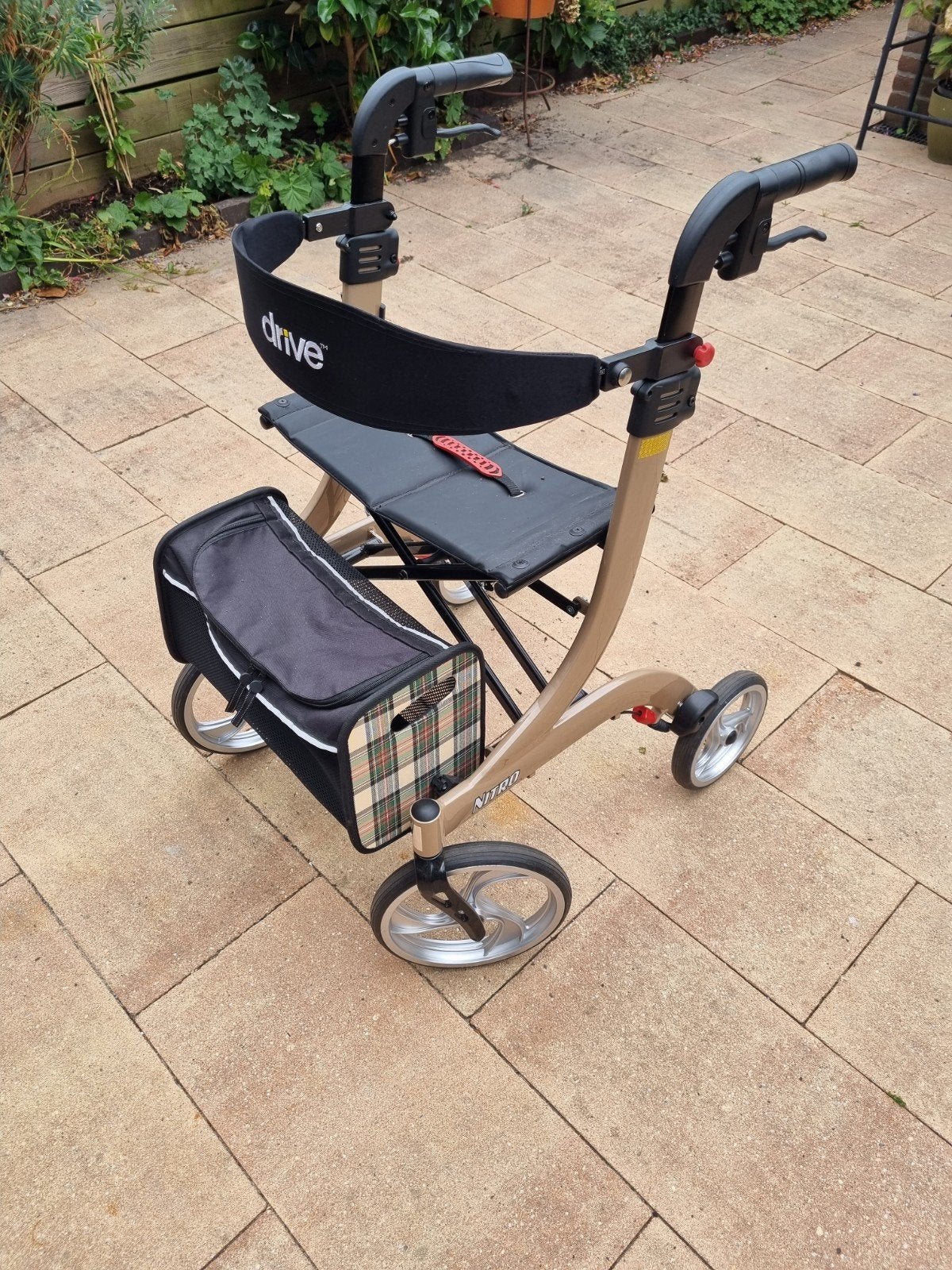 rollator nitro drive M, Ophalen, Zo goed als nieuw