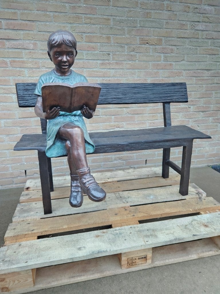 BRONZEN MEISJE OP TUINBANK VOLLEDIG BRONS AAN SPOTPRIJS!!!, Ophalen of Verzenden, Nieuw, Overige materialen, Mensenbeeld