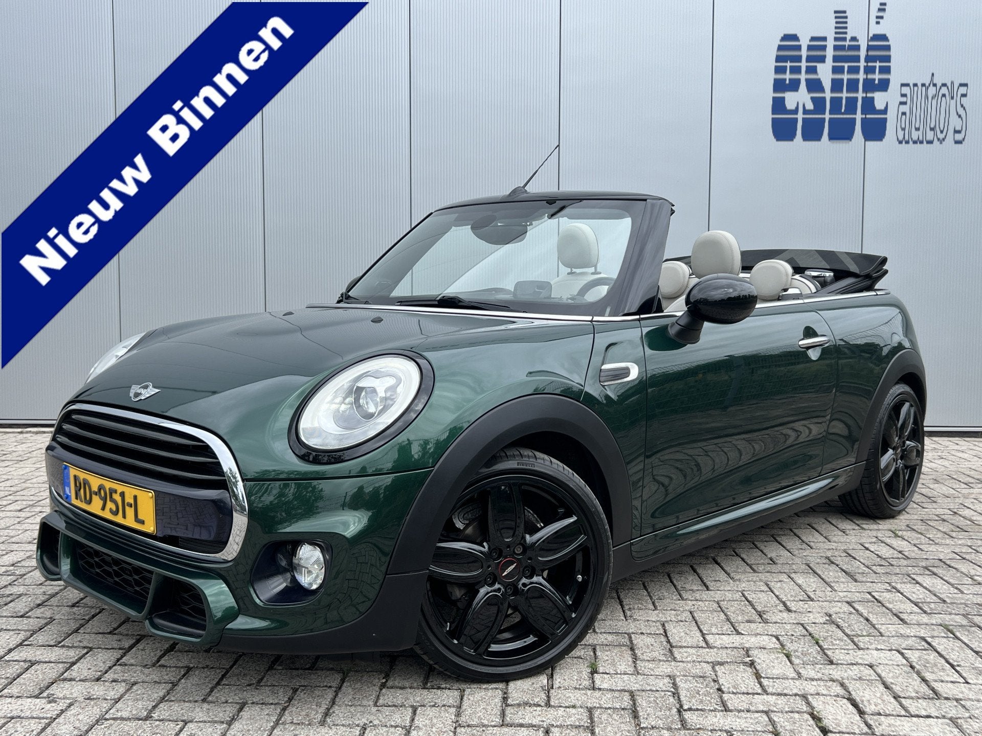 MINI Cabrio 1.5 Cooper 136 pk Automaat JCW Navigatie Head-Up, 136 pk, Gebruikt, 4 stoelen, Bedrijf
