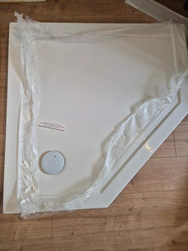 Nieuwe Maxaro vijfhoek douchebak 100x100cm wit, Huis en Inrichting, Badkamer | Complete badkamers, Ophalen, Nieuw