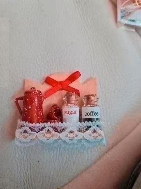 Poppenhuis keuken plankje met koffie- en suikerpot, Ophalen of Verzenden